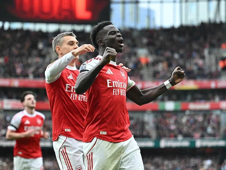 阿森纳登顶积分榜，阵容深度令人羡慕，利物浦夏窗调整未达预期